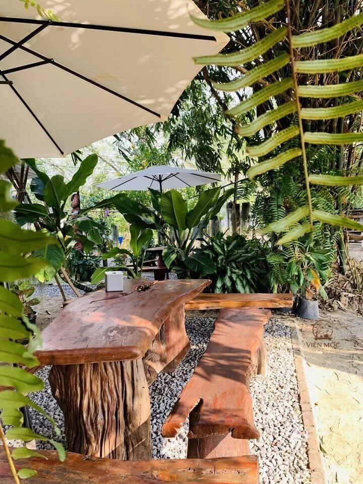 Bàn trà đạo ngồi sân vườn